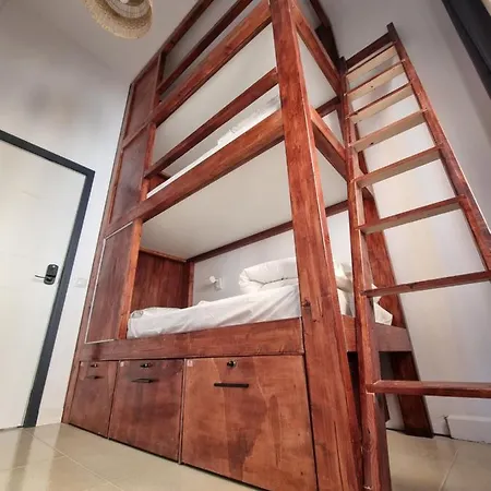 Ostello Compass House *