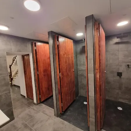 旅馆 Compass House