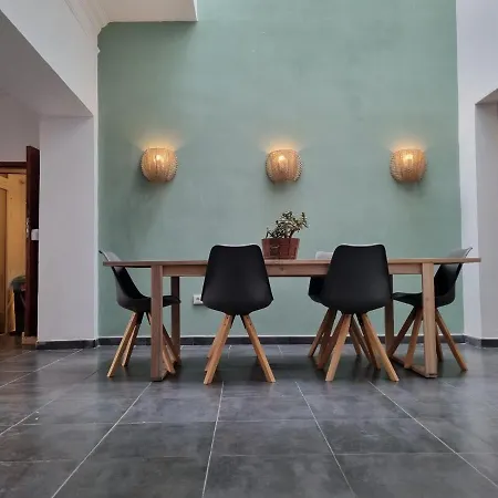Ostello Compass House