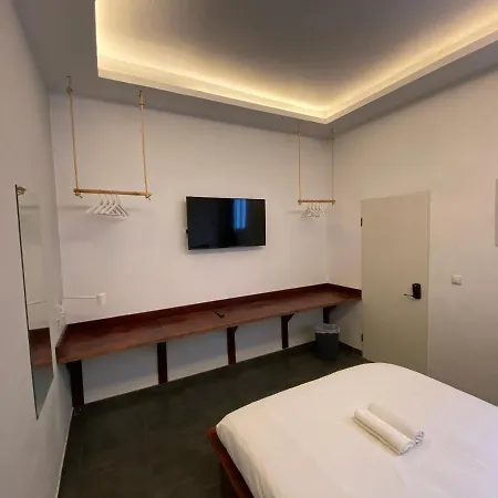 Compass House 旅馆 *