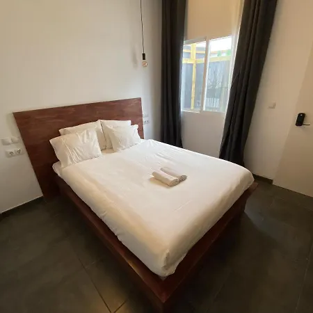 旅馆 Compass House *